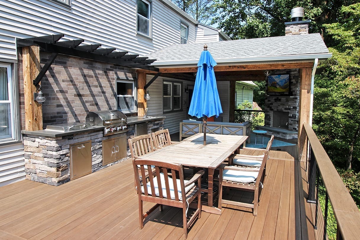 deck with 12’X14’ section for a dining room table deck with full dining room table